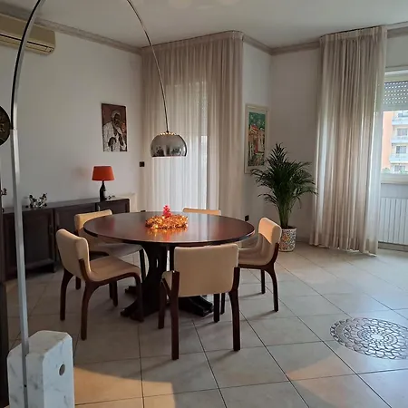 2 Giugno House * Μπάρι